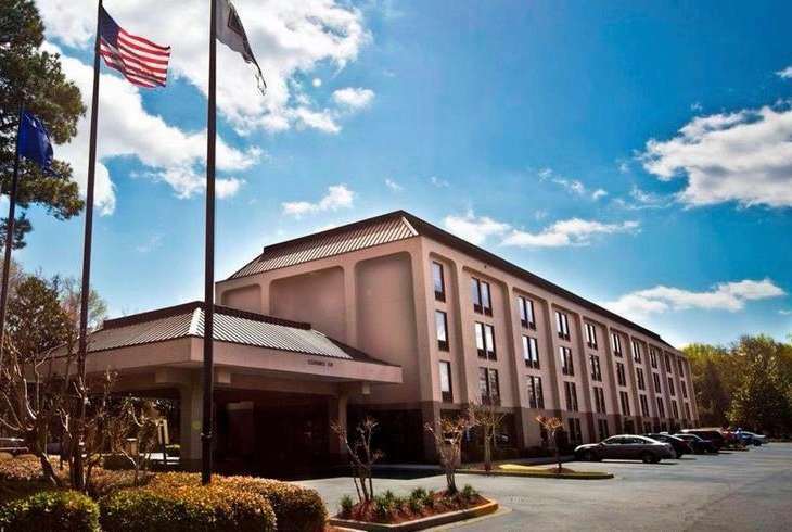 Wingate By Wyndham Charleston Coliseum Hotel Exterior foto